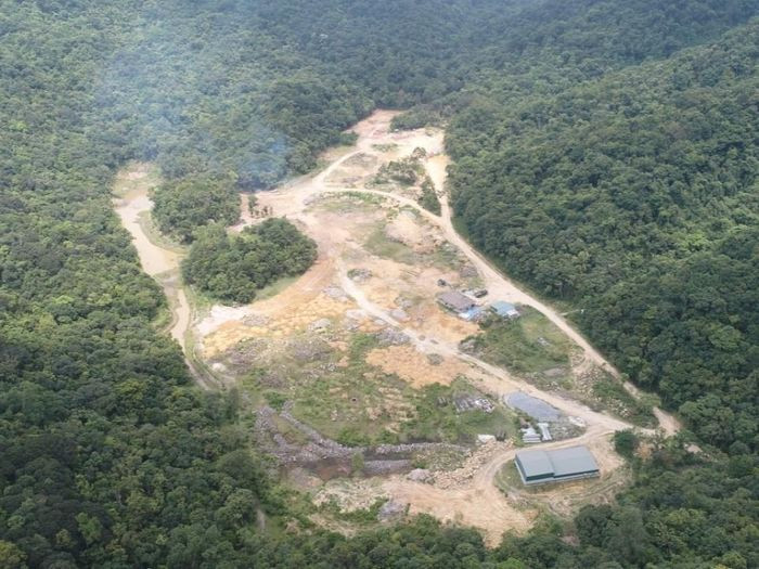 Trước khi ra quyết định thu hồi, phần diện tích 146.534m2 đất tại xã Thượng Yên Công, TP Uông Bí được UBND tỉnh Quảng Ninh giao cho Công ty CP Việt Nam Tinh Hoa để thực hiện dự án trường quay phim cổ trang Việt Nam. Sau khi thu hồi, diện tích đất trên sẽ được bàn giao cho Trung tâm phát triển quỹ đất TP Uông Bí quản lý. (Ảnh: Tiền Phong).