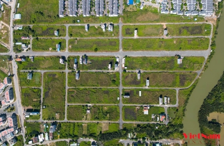 Thanh tra TP.HCM chỉ ra nhiều vi phạm, thiếu sót của Sở VH-TT. Cụ thể, Sở VH-TT đề xuất thay đổi hướng tuyến đường liên phường tại dự án, dẫn đến đường này có trong chỉ tiêu đất giao thông để thực hiện dự án là chưa thực hiện đúng với ý kiến chỉ đạo của UBND TP.HCM. Sở VH-TT cũng tự ý phân lô tăng thêm 14 nền đất; không thiết kế xây hồ điều tiết tiêu thoát nước trong hồ sơ kỹ thuật xây dựng dự án theo chỉ đạo của UBND TP.HCM... (Ảnh: VietnamFinace).