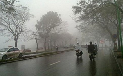 10. Không khí lạnh tràn khắp miền Bắc, nhiều nơi mưa to Theo TTKTTV, hiện không khí lạnh đã ảnh hưởng đến hầu khắp các tỉnh Bắc Bộ; Bắc Trung Bộ và một số nơi thuộc trung Trung Bộ. Ở vịnh Bắc Bộ đã có gió đông bắc mạnh cấp 6, giật cấp 7-8, biển động. Các tỉnh Bắc và Trung Trung Bộ đã có mưa, mưa vừa, có nơi mưa to đến rất to và rải rác có dông.Ở các tỉnh Bắc Bộ và Thanh Hóa trời lạnh, vùng núi trời rét.