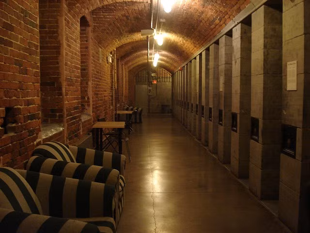 Hành lang vắng lặng buổi đêm ở khách sạn đặc biệt này. Ảnh: Flightnetwork.