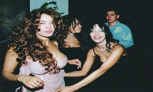 Công chúa giả Sara Al Amoudi (trái) (Ảnh: Daily Mail)