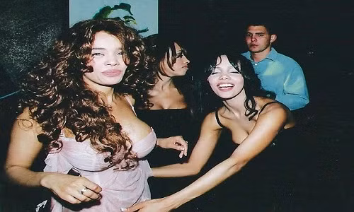 Công chúa giả Sara Al Amoudi (trái) (Ảnh: Daily Mail)