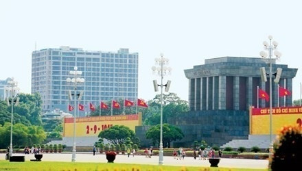 10. Xử lý sai phạm dự án 8B Lê Trực trước ngày 25/11 Chủ tịch UBND thành phố Hà Nội yêu cầu Sở Xây dựng, Thanh tra Thành phố, Sở Quy hoạch kiến trúc và Quận Ba Đình thực hiện nghiêm nội dung, công việc liên quan đến việc xử lý sai phạm, công tác quản lý quy hoạch kiến trúc và đầu tư xây dựng dự án tại số 8B Lê Trực. Theo đó, Thanh tra Thành phố tiếp tục tổ chức thanh tra chức trách, nhiệm vụ của tổ chức, cá nhân để xảy ra vi phạm trật tự xây dựng; kiến nghị UBND thành phố Hà Nội xử lý nghiêm trường hợp có liên quan; báo cáo UBND thành phố trước ngày 25/11 tới.