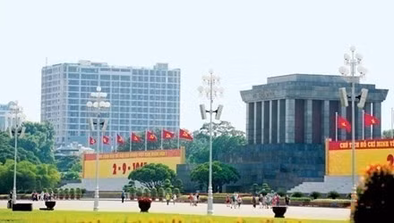 10. Xử lý sai phạm dự án 8B Lê Trực trước ngày 25/11 Chủ tịch UBND thành phố Hà Nội yêu cầu Sở Xây dựng, Thanh tra Thành phố, Sở Quy hoạch kiến trúc và Quận Ba Đình thực hiện nghiêm nội dung, công việc liên quan đến việc xử lý sai phạm, công tác quản lý quy hoạch kiến trúc và đầu tư xây dựng dự án tại số 8B Lê Trực. Theo đó, Thanh tra Thành phố tiếp tục tổ chức thanh tra chức trách, nhiệm vụ của tổ chức, cá nhân để xảy ra vi phạm trật tự xây dựng; kiến nghị UBND thành phố Hà Nội xử lý nghiêm trường hợp có liên quan; báo cáo UBND thành phố trước ngày 25/11 tới.