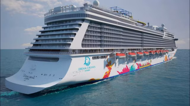 Tàu Genting Dream là con tàu khách hiện đại, thế hệ mới, được đóng tại Đức, có chiều dài 334m, rộng 40m, trọng tải 160.000 tấn, cao 18 tầng và có sức chở lên đến 3.500 du khách cùng 1.900 thủy thủ.