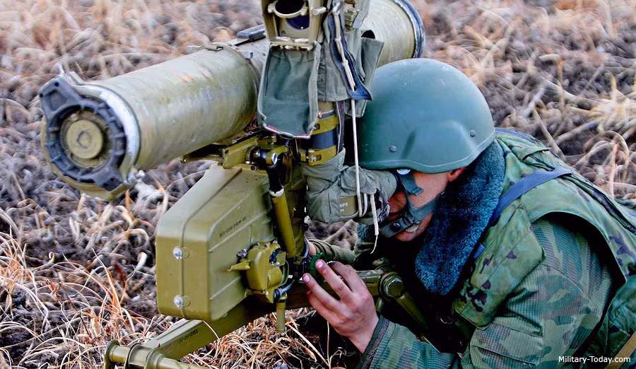 Konkurs hay Konkurs-M được trang bị hệ dẫn đường bán tự động với lệnh điều khiển truyền qua dây (nối giữa đạn với bệ phóng).