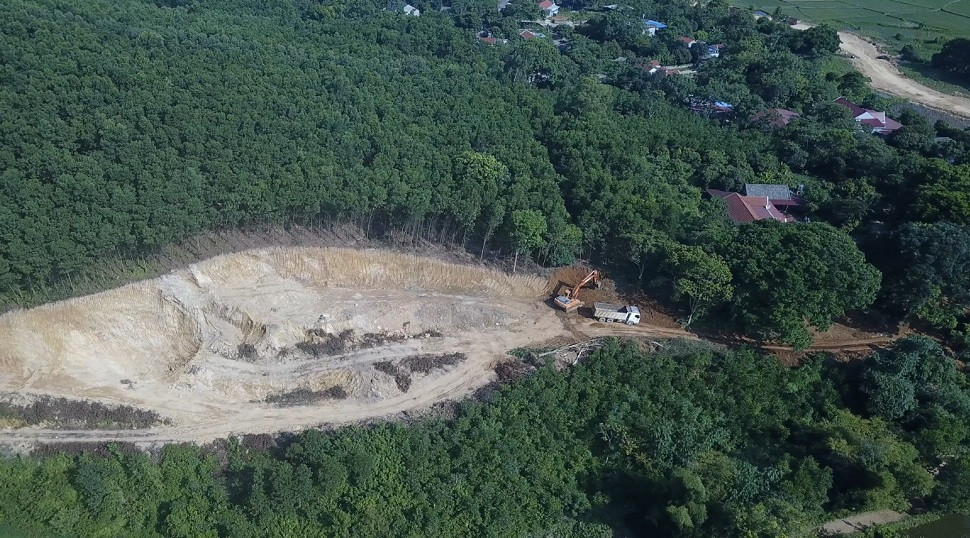 Dong Hy, Thai Nguyen: Ai khai thac “dat lau” xung quanh khu vuc den Da Thien?-Hinh-3