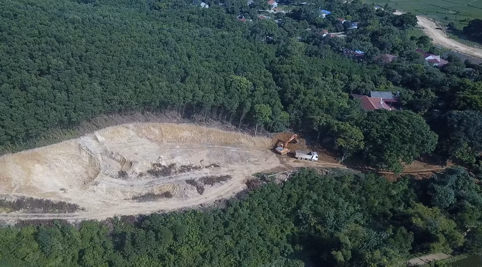Dong Hy, Thai Nguyen: Ai khai thac “dat lau” xung quanh khu vuc den Da Thien?-Hinh-3