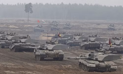 Ukraine yeu cau them vien tro quan su