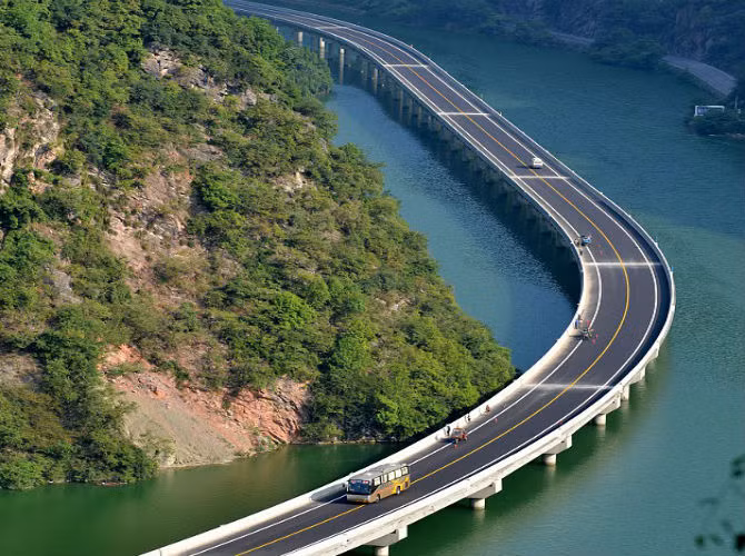 Được biết, chính quyền địa phương đã dành ra gần 440 triệu nhân dân tệ (khoảng 70 triệu USD) để xây dựng tuyến đường này.