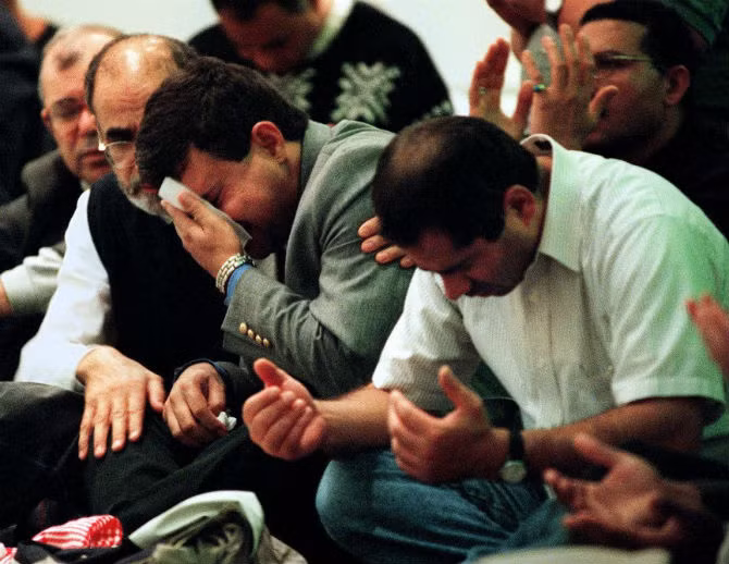 Chuyến bay 990 của hãng hàng không Hy Lạp: Chiếc phi cơ đang trên hành trình từ New York (Mỹ) tới Cairo (Ai Cập) đã rơi xuống Đại Tây Dương năm 1999, khiến 217 người thiệt mạng. Nguyên nhân của vụ tai nạn hàng không này vẫn chưa được làm sáng tỏ.