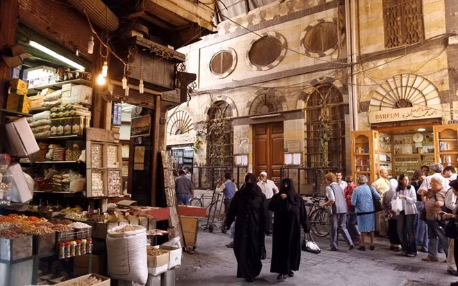 Syria: Sự xuất hiện của IS tại đất nước này càng khiến cuộc sống người dân thêm tồi tệ. Hiện tổ chức khủng bố chiếm một phần đất rộng lớn của Syria. Phiến quân đang kiểm soát thành phố cổ Palmyra và tàn phá nhiều công trình tại Syria.