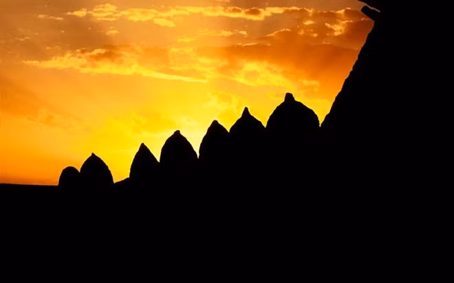 Mali: Các phần tử Hồi giáo cực đoan đang kiểm soát miền Bắc Mali và nhiều công trình cổ của quốc gia Tây Phi này. Hồi tháng Ba, một vụ tấn công khủng bố đã diễn ra tại nhà hàng La Terrasse ở thủ đô Bamako khiến 5 người chết, trong đó có 2 người Châu Âu, và 9 người khác bị thương.