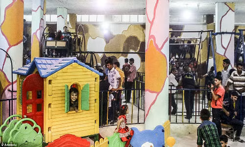 Rất đông trẻ em Syria đến đây vui chơi.