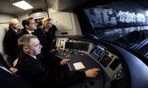 Cựu Tổng thống Pháp Nicolas Sarkozy trong ngày khai trương ga tàu điện ngầm "La Défense", Pháp, 2011