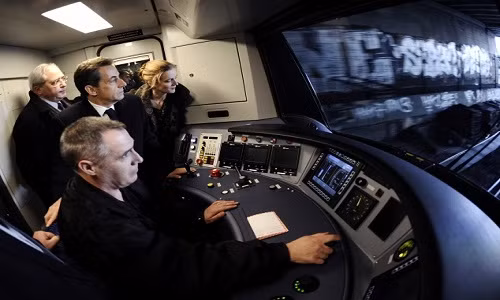 Cựu Tổng thống Pháp Nicolas Sarkozy trong ngày khai trương ga tàu điện ngầm "La Défense", Pháp, 2011