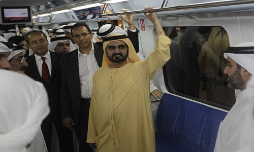 Phó Tổng thống và Thủ tướng của UAE và người cai trị của Dubai, Sheikh Mohammed bin Rashid Al Maktoum trong ngày khai trương tuyến đường xanh của tàu điện Dubai, Các tiểu Vương Quốc Ả Rập Thống nhất, 2011.