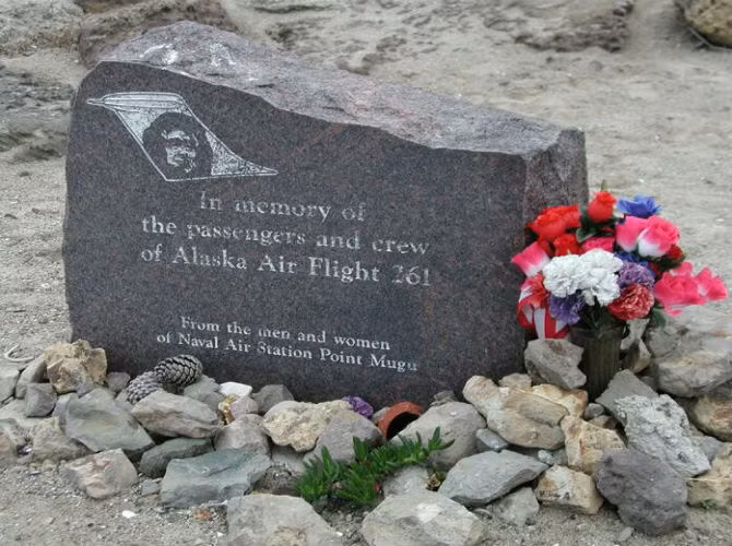 Chuyến bay 261 của Alaska Airlines: Ngày 31/1/2000, chiếc MD-83 với chuyến bay mang số hiệu 261 của hãng hàng không Alaska Airlines đã bị mất kiểm soát và lao xuống Thái Bình Dương, khiến toàn bộ 83 người thiệt mạng. Nguyên nhân máy bay rơi là do không được bảo dưỡng đầy đủ.