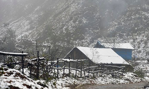 Ngam canh tuyet roi trang troi tuyet dep o Sapa