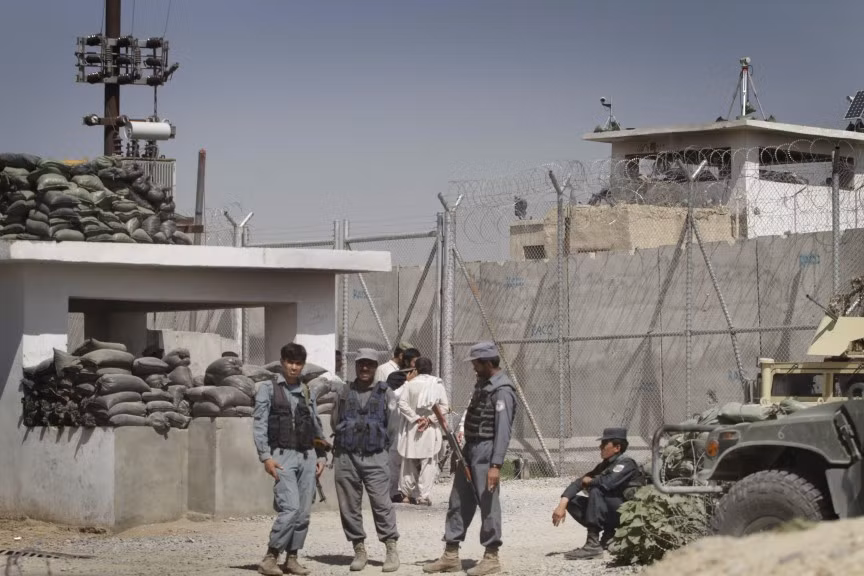 4. Vụ vượt ngục Sarposa chấn động thế giới: Năm 2008, Taliban tấn công nhà tù Sarposa, giải thoát 1000 tù nhân, bao gồm hơn 300 chiến binh Taliban. Tiếp đó, năm 2011, 500 tù nhân là các tay súng Taliban đã trốn khỏi nhà tù Sarposa qua một đường hầm dài gần 350 mét.