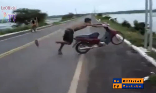 Boc dau xe, nguoi bay ngoan muc xuong ruong