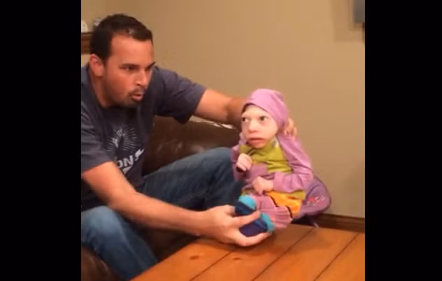 Buc xuc bo choi tro Ninja voi con gai tat nguyen