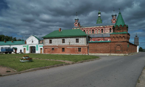 Tu viện St. Nicholas thuộc làng Staraya Ladoga.