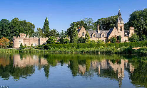 Tu viện Newstead tồn tại từ thế kỷ 12. Nơi đây tạo cảm hứng cho các nhà thơ với những khu vườn tuyệt đẹp, hồ nước và công viên xung quanh.