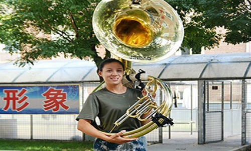 Đây là lần đầu tiên Trung Quốc cho các nữ binh sỹ tham gia đội quân nhạc trong lễ duyệt binh.