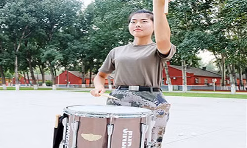 Luyện tập trống.