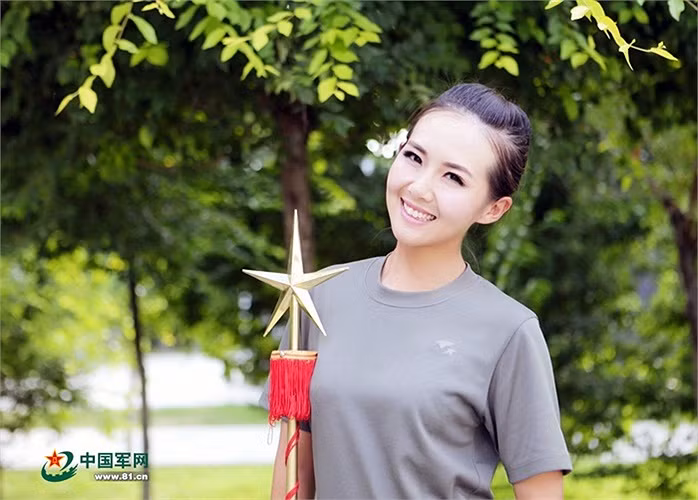 Nữ binh sỹ trong đội quân nhạc.