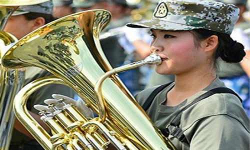 Đội quân nhạc quy tụ các nữ binh sỹ quân nhạc chuyên nghiệp và không chuyên trong quân đội Trung Quốc.
