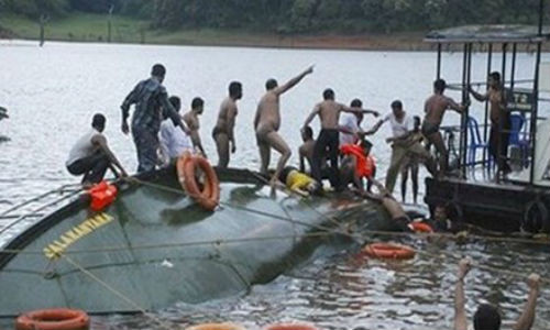 Lat thuyen ngoai khoi Malaysia, it nhat 14 nguoi chet