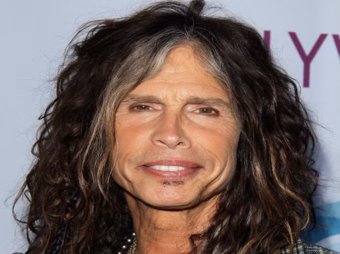Trong ngành công nghiệp giải trí, Steven Tyler (67 tuổi) chắc hẳn là ông bố nổi tiếng nhất có con ngoài giá thú. Steven từng có mối quan hệ ngoài luồng với người mẫu Bebe Buell.