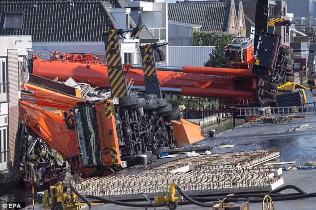 Khoanh khac kinh hoang can cau do vao nha dan-Hinh-4