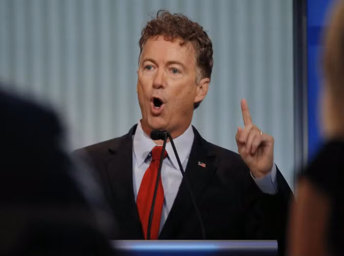 Thượng nghị sĩ Rand Paul trong buổi tranh luận. Trong hai giờ tranh luận sôi nổi, các ứng cử viên đã đề cập đến nhiều vấn đề như nhập cư, thuế quan, chăm sóc sức khỏe, các quyền tự do cá nhân, chính sách đối ngoại và an ninh quốc gia của Mỹ.