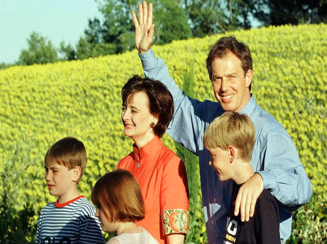 Gia đình của cựu Thủ tướng Anh Tony Blair có những kỳ nghỉ thú vị ở Bali hay Tuscany.