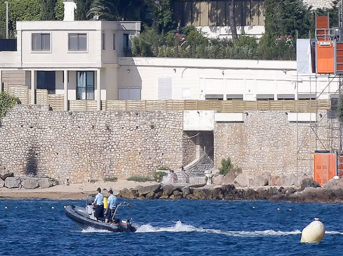 Quốc vương Ả-rập Xê-út Salman bin Abdulaziz Al Saud đã dành một tuần “ tránh nóng mùa hè” tại biệt thự gia đình ở Vallauris, miền nam nước Pháp.