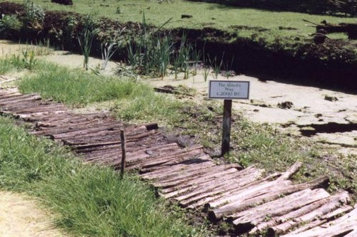 Con đường “già” nhất: Đường Sweet Track ở Anh được biết đến là con đường lâu đời nhất trên thế giới. 