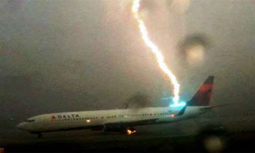 Khoanh khac set danh trung may bay cho khach