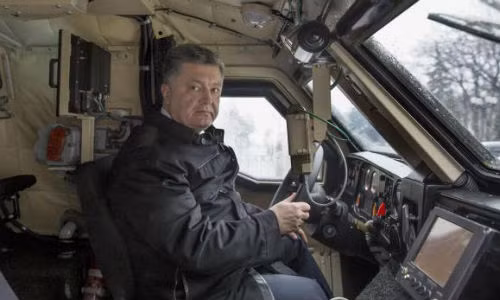 Tong thong Ukraine keu goi cac nuoc NATO cap vu khi