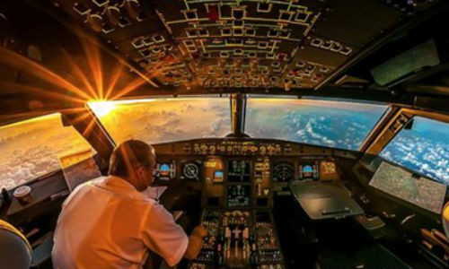 Giai đoạn 5: Huấn luyện kỹ năng bay nâng cao, bay sử dụng thiết bị Giai đoạn này tập trung vào thực hiện những yêu cầu của nhà chức trách hàng không đối với bài thi sát hạch lấy Bằng lái tàu bay thương mại (CPL).