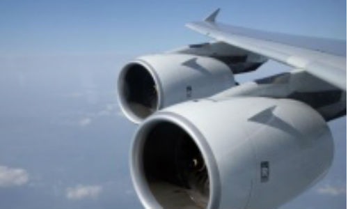 Sau đó, học viên sẽ được làm quen với máy bay 2 động cơ, loại máy bay huấn luyện chủ đạo trong giai đoạn huấn luyện kỹ năng định vị thiết bị. Kết thúc giai đoạn này là bài thi bay lấy chứng chỉ điều khiển thiết bị, đây là chứng chỉ bắt buộc đối với bất kỳ hãng hàng không thương mại nào trên thế giới.