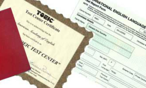 Giai đoạn 1: Hoàn thành hồ sơ đăng kí Ở giai đoạn này, thông thường ngoài các giấy tờ như bản sao hộ chiếu và bằng cấp văn hóa, các trường sẽ yêu cầu học viên phải có chứng chỉ tiếng Anh tối thiểu TOEIC 650 hoặc IELTS 5.5. Đặc biệt, học viên còn cần đạt tiêu chuẩn sức khỏe Hạng 1 theo quy định của ICAO (Tổ chức Hàng không dân dụng thế giới). 