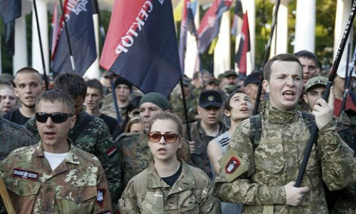 Cuc huu Ukraine dem 19 tieu doan ap sat Dinh Tong thong?