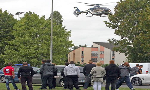 Vụ xả súng tại Pháp xảy ra vào khoảng 4h30 chiều ngày 25/8 tại một khu cắm trại gần siêu thị Intermarch, khiến ba người trong một gia đình và một cảnh sát thiệt mạng. Nạn nhân nhỏ nhất mới 6 tháng tuổi.