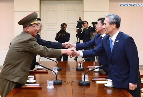 Ngày 25/8, hai miền Triều Tiên đã đạt được thỏa thuận tháo ngòi căng thẳng leo thang, với việc CHDCND Triều Tiên “lấy làm tiếc” về việc binh sĩ Hàn Quốc bị thương, trong khi Seoul cam kết ngừng tuyên truyền bằng các hệ thống loa phóng thanh.