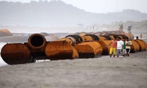 Đường ống khổng lồ Trung Quốc xuất hiện ở bờ biển Philippines Duong ong khong lo Trung Quoc xuat hien o bo bien Philippines