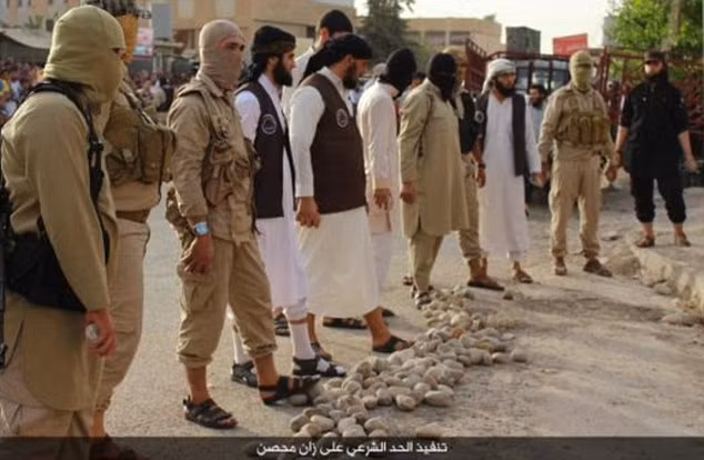 Nhung kieu hanh quyet man ro moi cua phien quan IS-Hinh-3