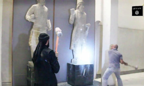 Phan no truoc bang video dap pha tuong co o Iraq cua IS